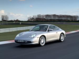 Porsche 911 Carrera 4 2003 года